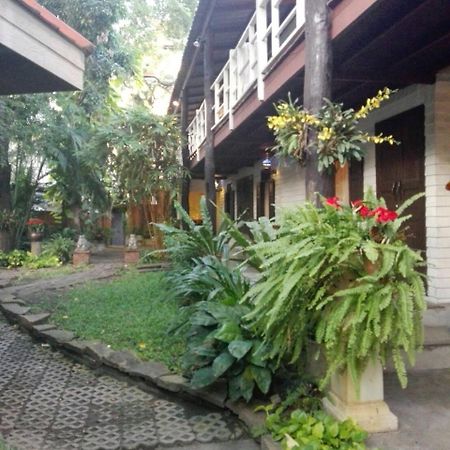 Smile House Guesthouse เชียงใหม่ ภายนอก รูปภาพ