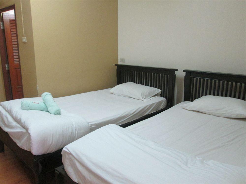 Smile House Guesthouse เชียงใหม่ ภายนอก รูปภาพ