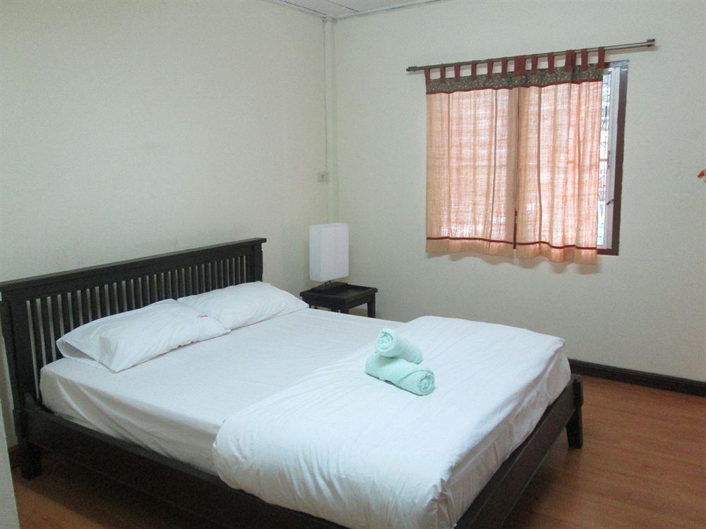 Smile House Guesthouse เชียงใหม่ ภายนอก รูปภาพ