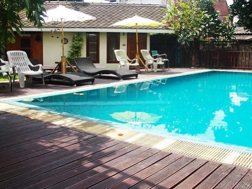 Smile House Guesthouse เชียงใหม่ ภายนอก รูปภาพ