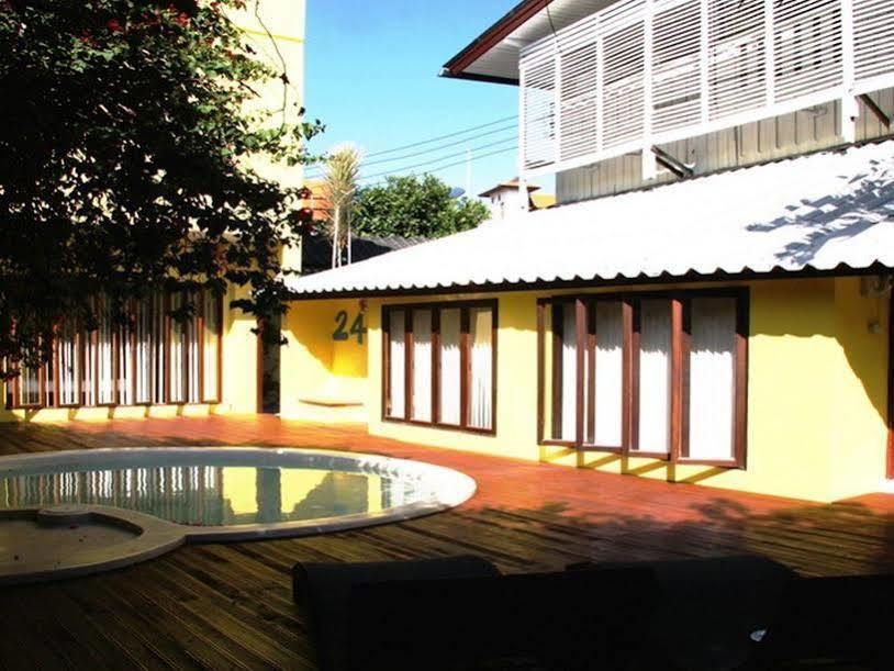 Smile House Guesthouse เชียงใหม่ ภายนอก รูปภาพ